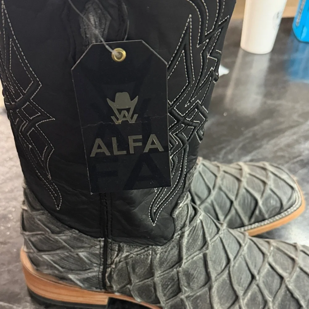 Black and Gray Men's Pirarucu Western Boots - Picture 2 of 5